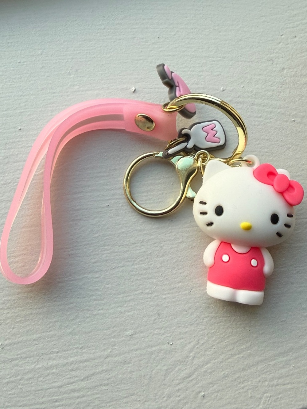 Hello Kitty Pink Keychain - Picture 3 of 9